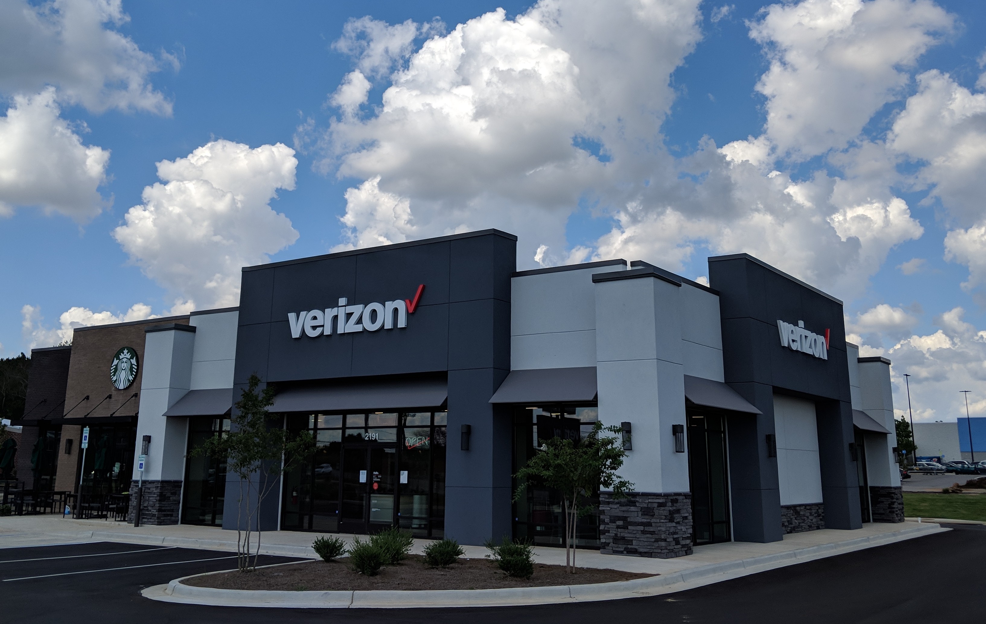 Cellular Sales Customers to new Winchester Road Store